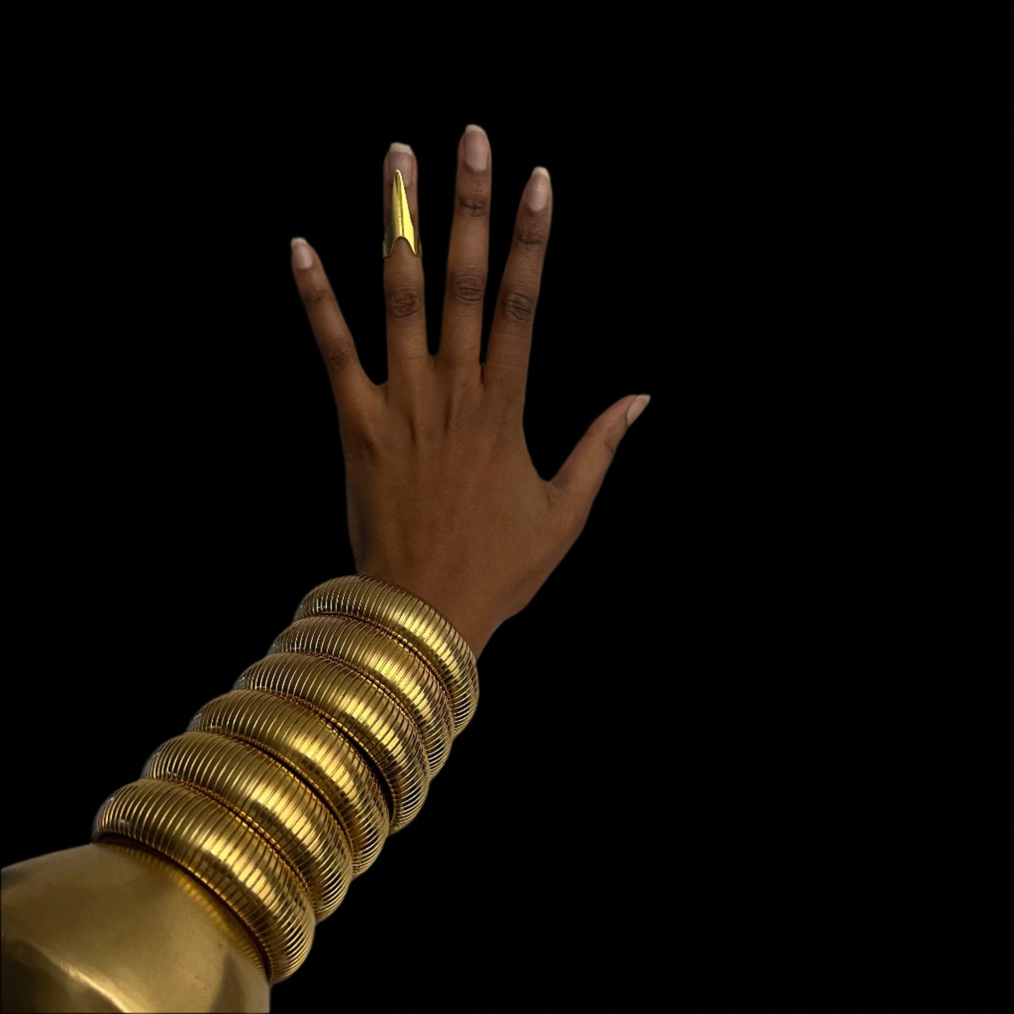 NOZIPHO POINTED RING